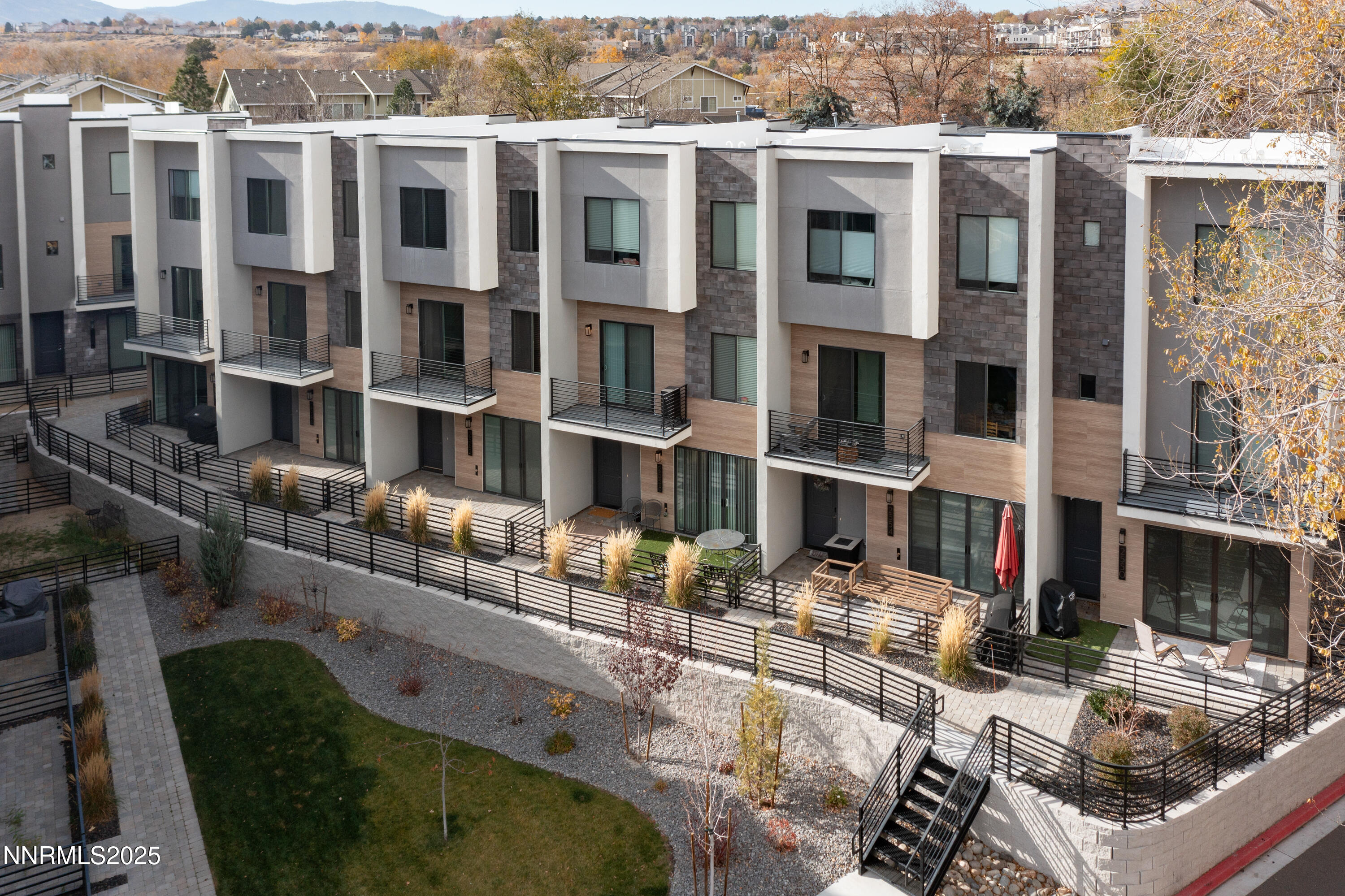 RiverHatching2562-034