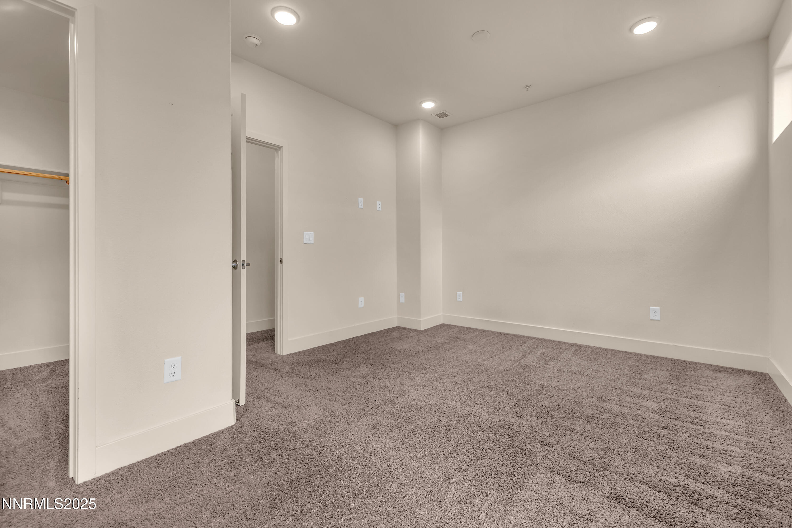 RiverHatching2562-015