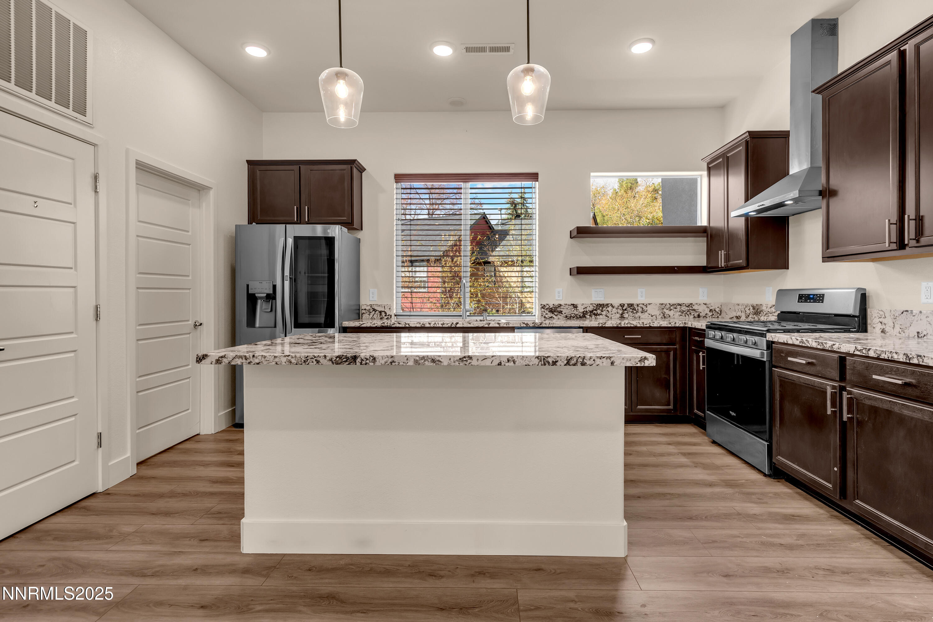 RiverHatching2562-013