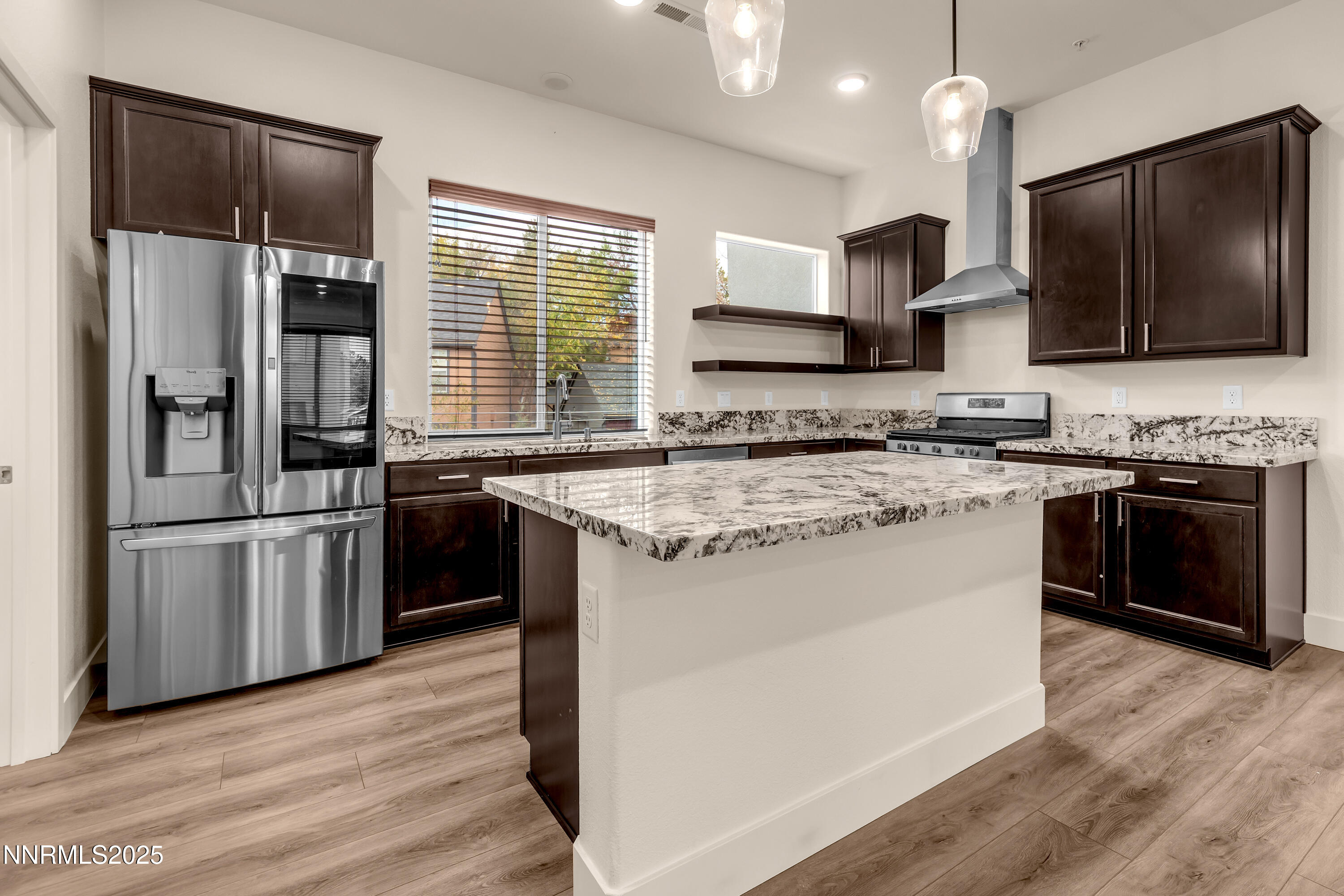 RiverHatching2562-009