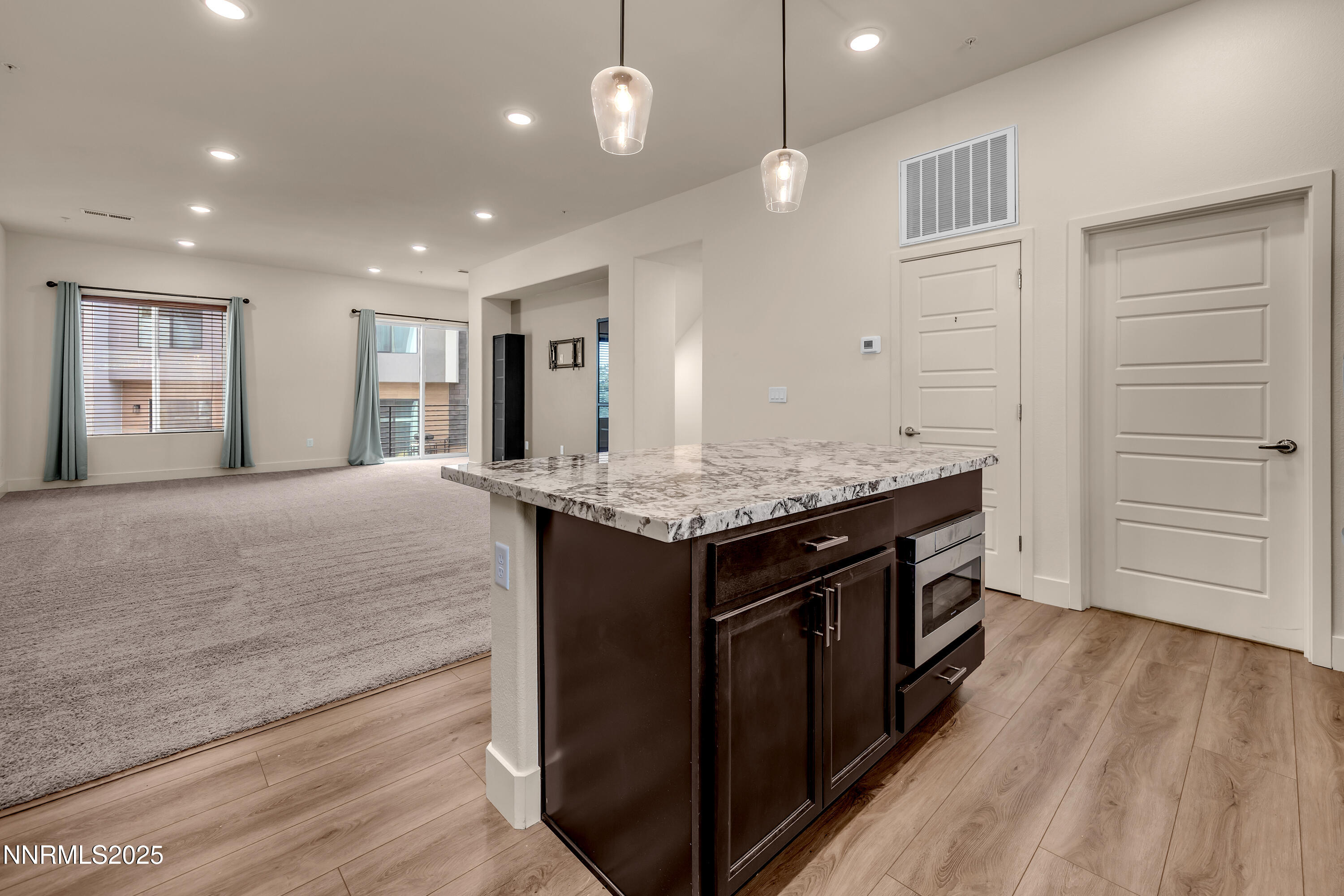 RiverHatching2562-012