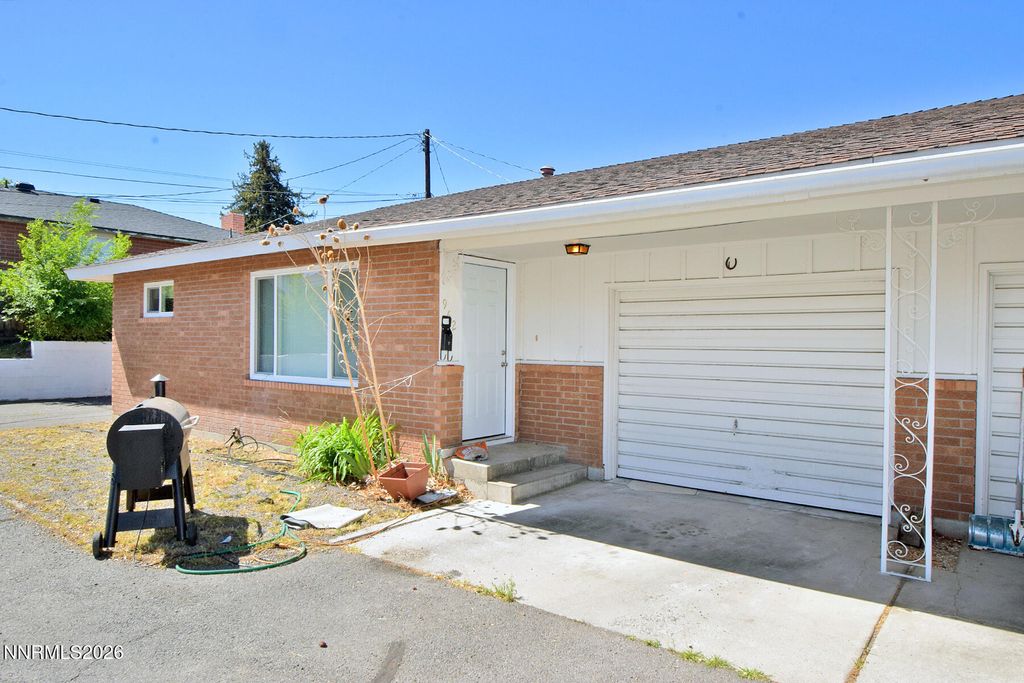 Photo of 962 Roberts Street, Reno, NV 89502 (MLS # 260004029)