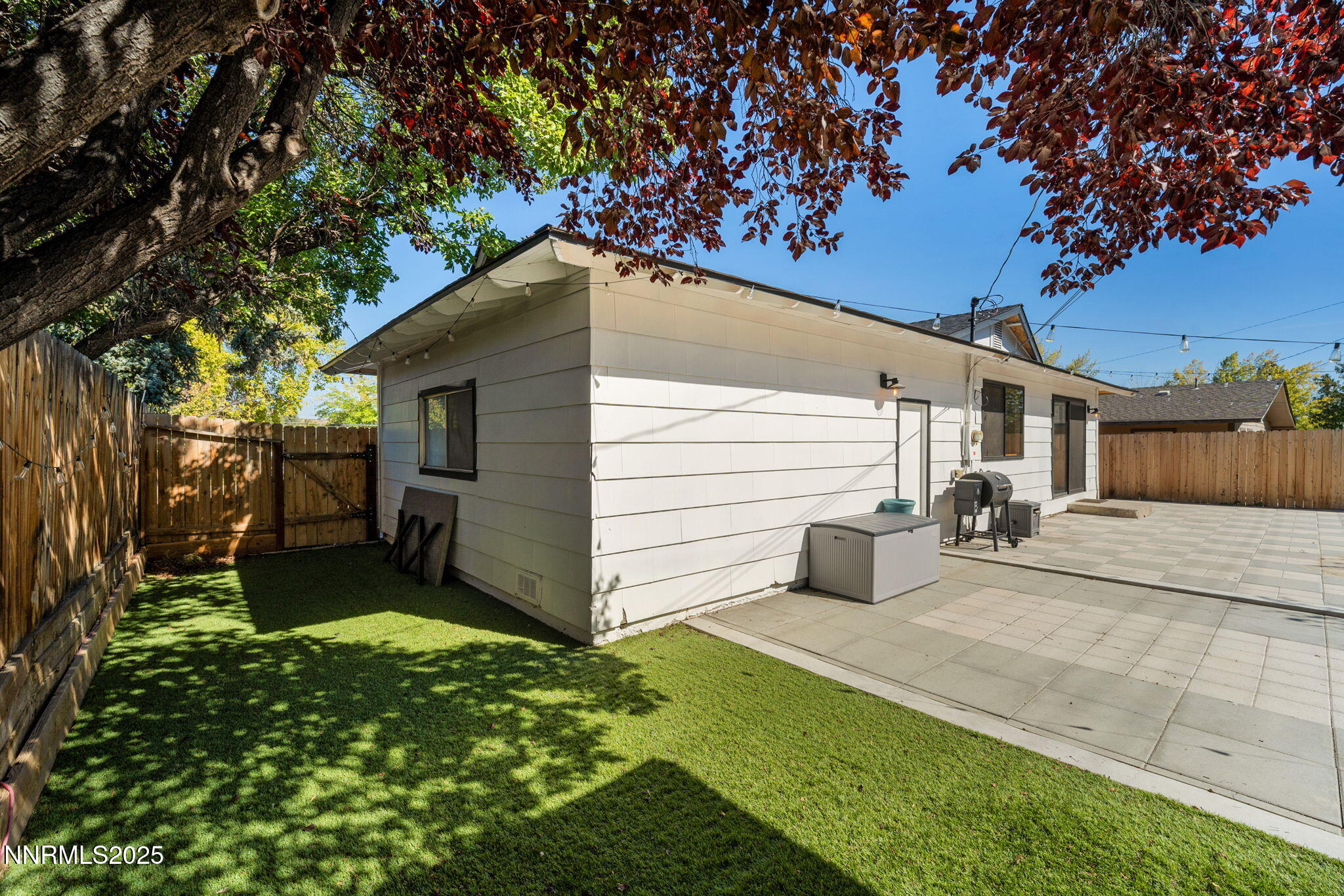 30-web-or-mls-1175 Akard Dr_-18