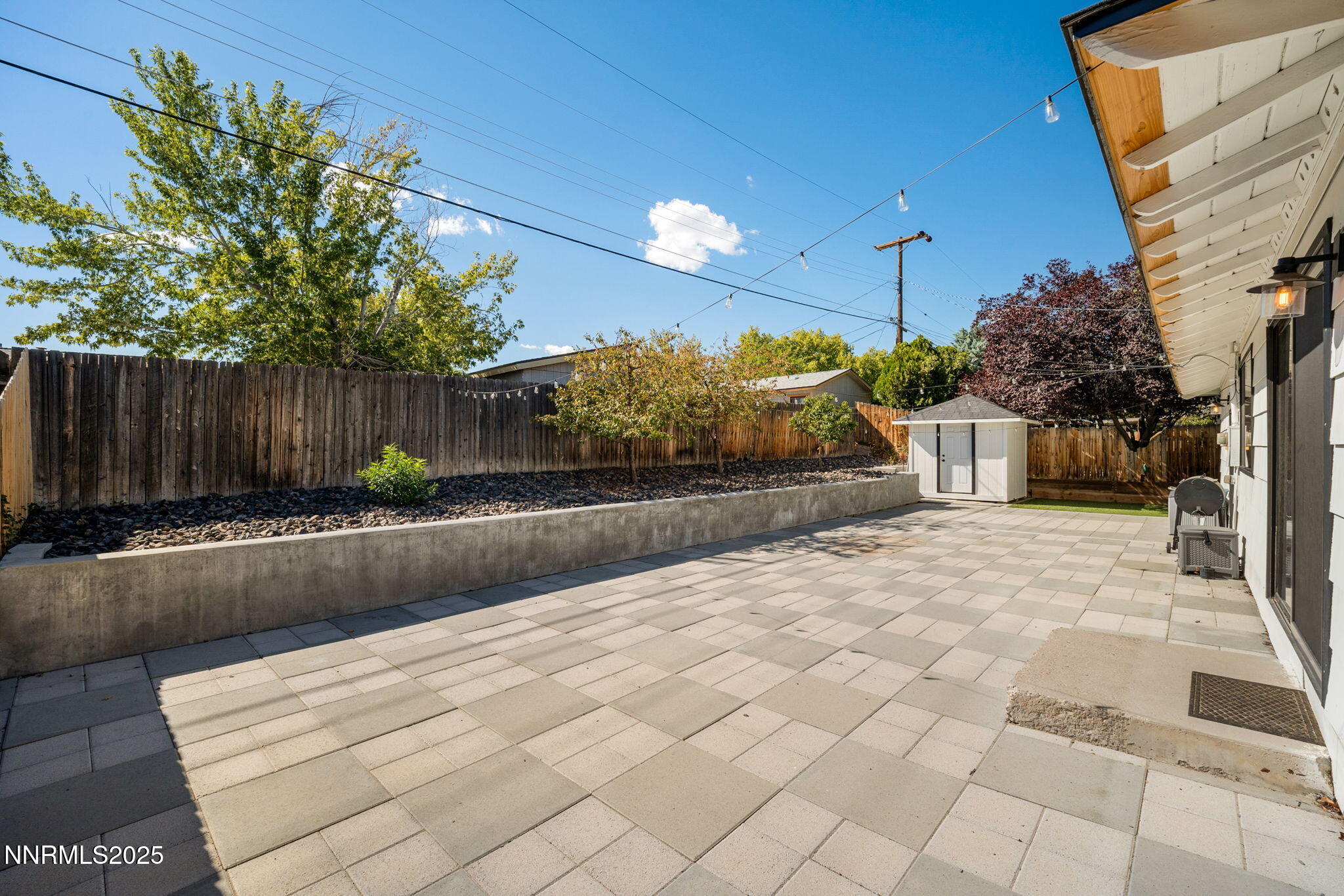 33-web-or-mls-1175 Akard Dr_-21