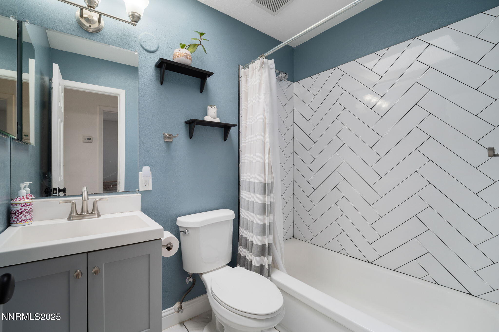 18-web-or-mls-1175 Akard Dr_-6