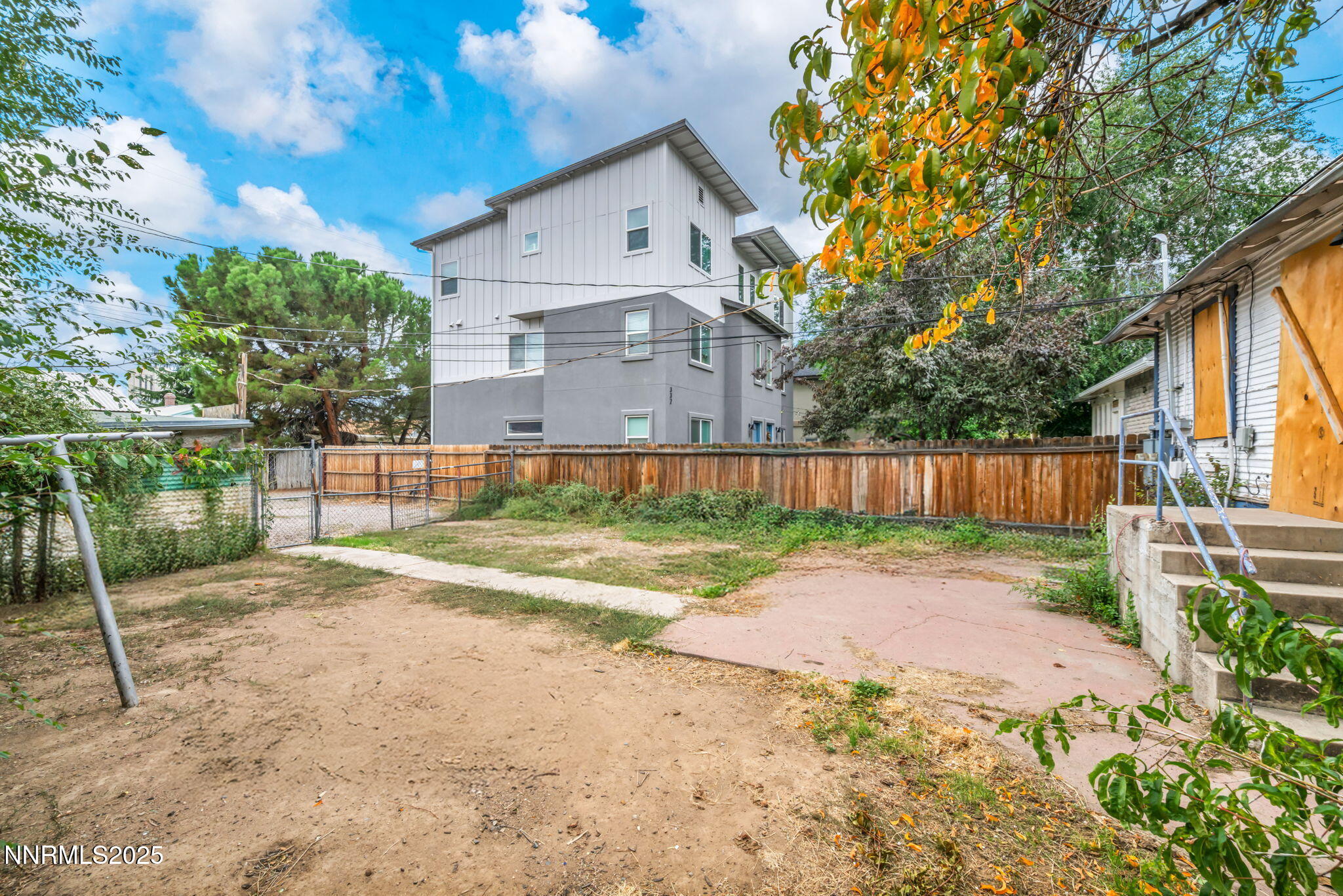 24-web-or-mls-336-e-7th-st