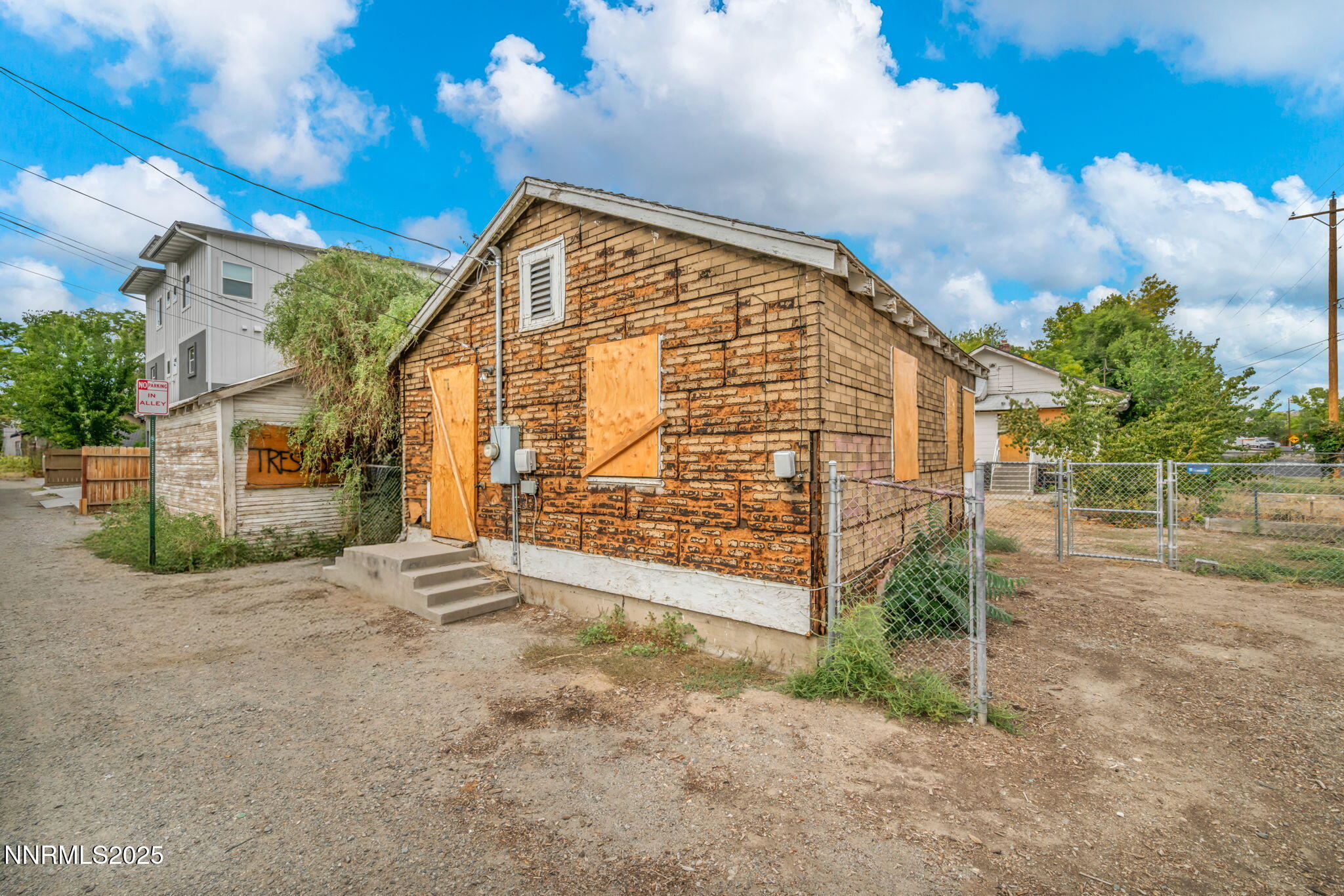 9-web-or-mls-336-e-7th-st