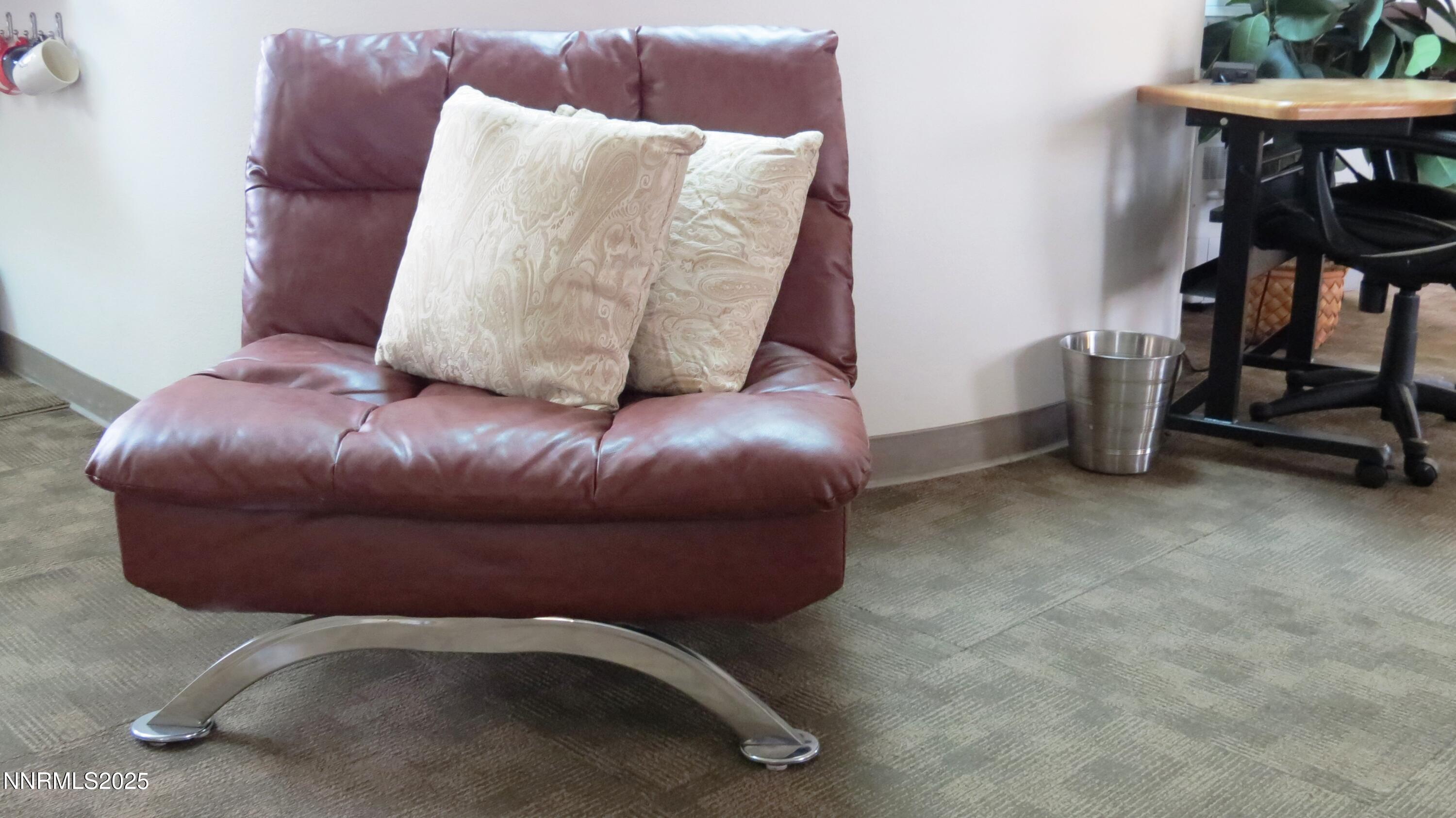 28 Lounge Chair Medium