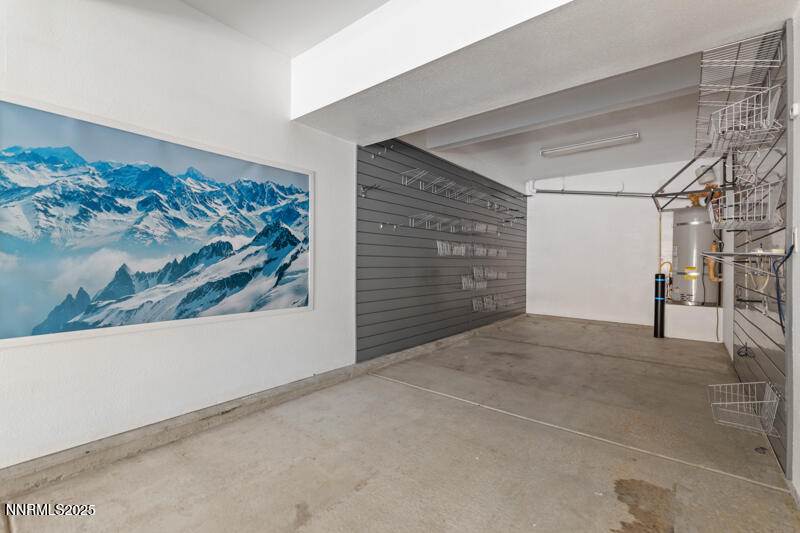 2720 Peavine Pines Court garage (2 of 4)