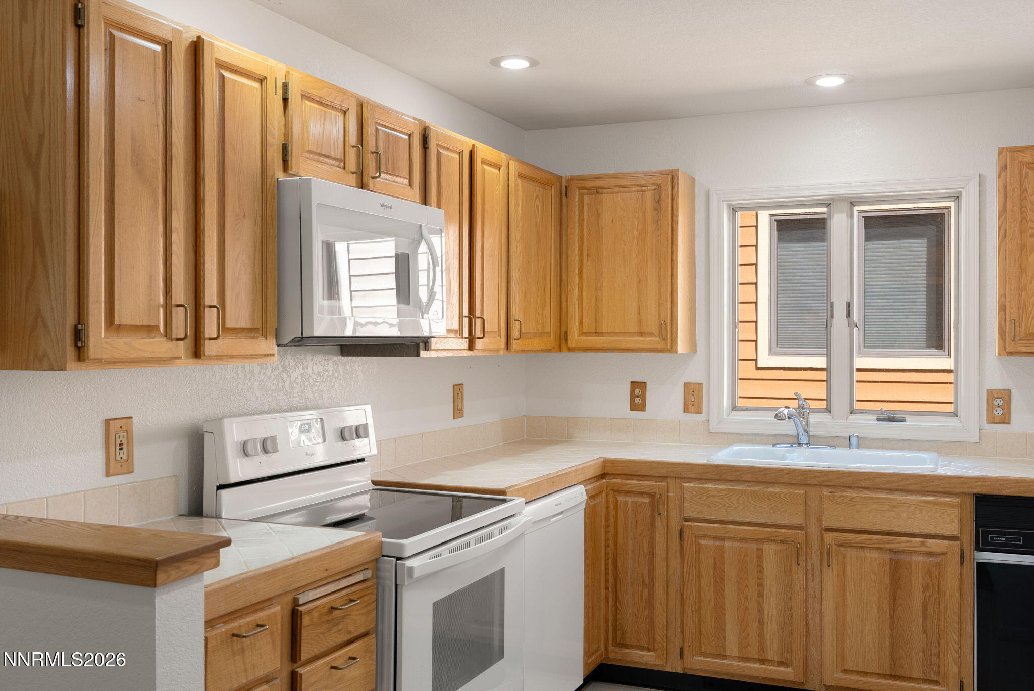 21-web-or-mls-120 Village unit 121-22