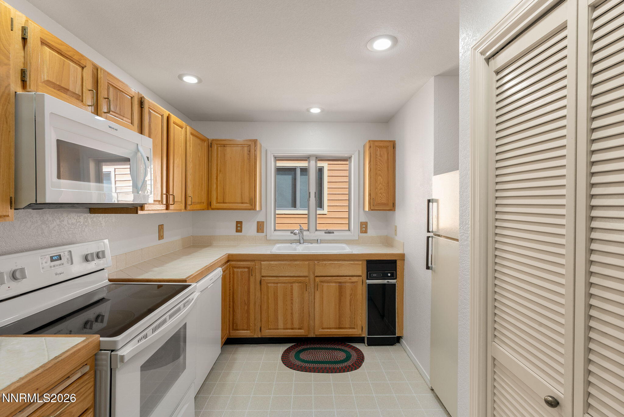 20-web-or-mls-120 Village unit 121-21