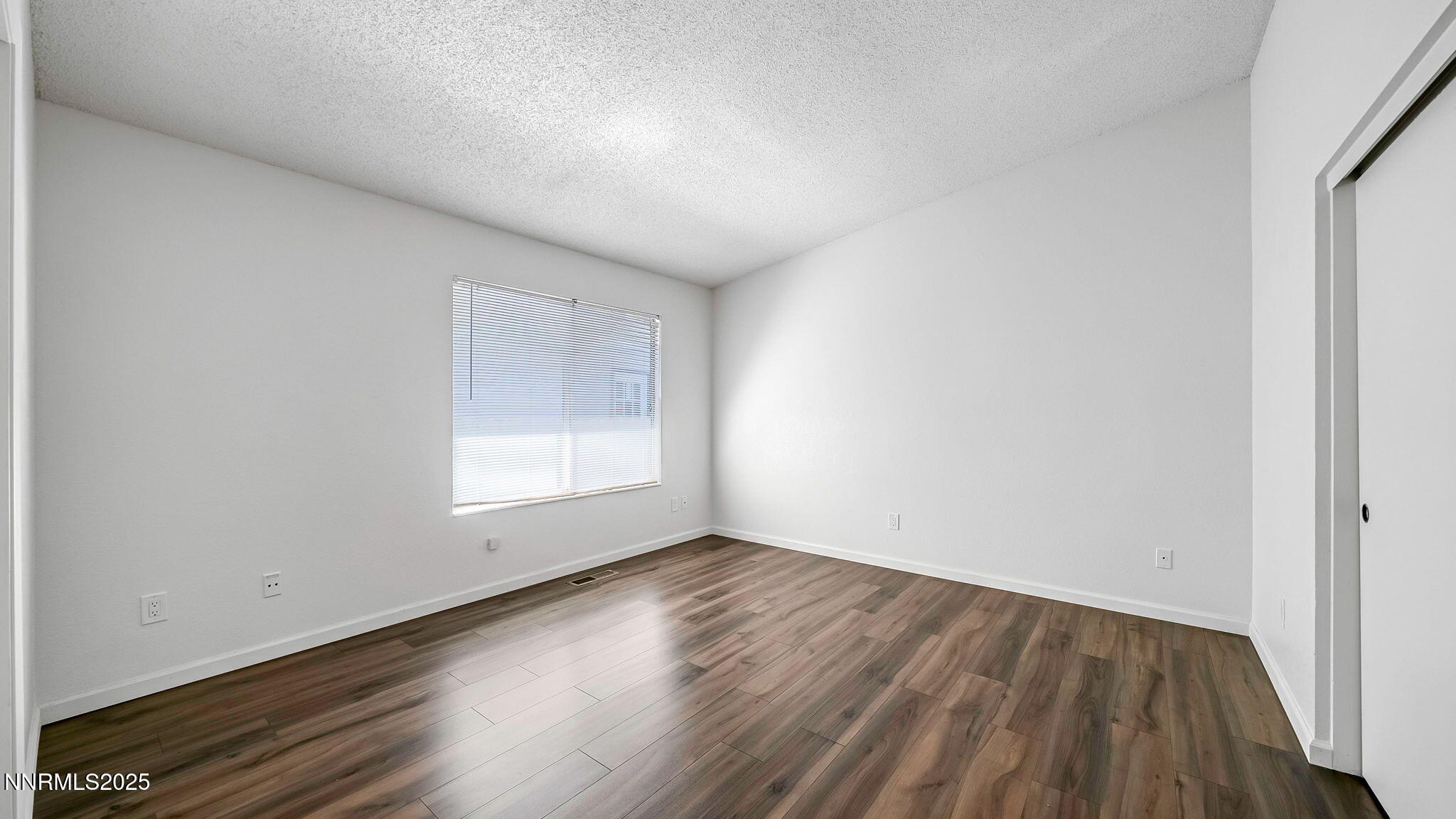 Sparks, Nevada 89434, United States, 2 Bedrooms Bedrooms, ,2 BathroomsBathrooms,Residential,Pending,188030