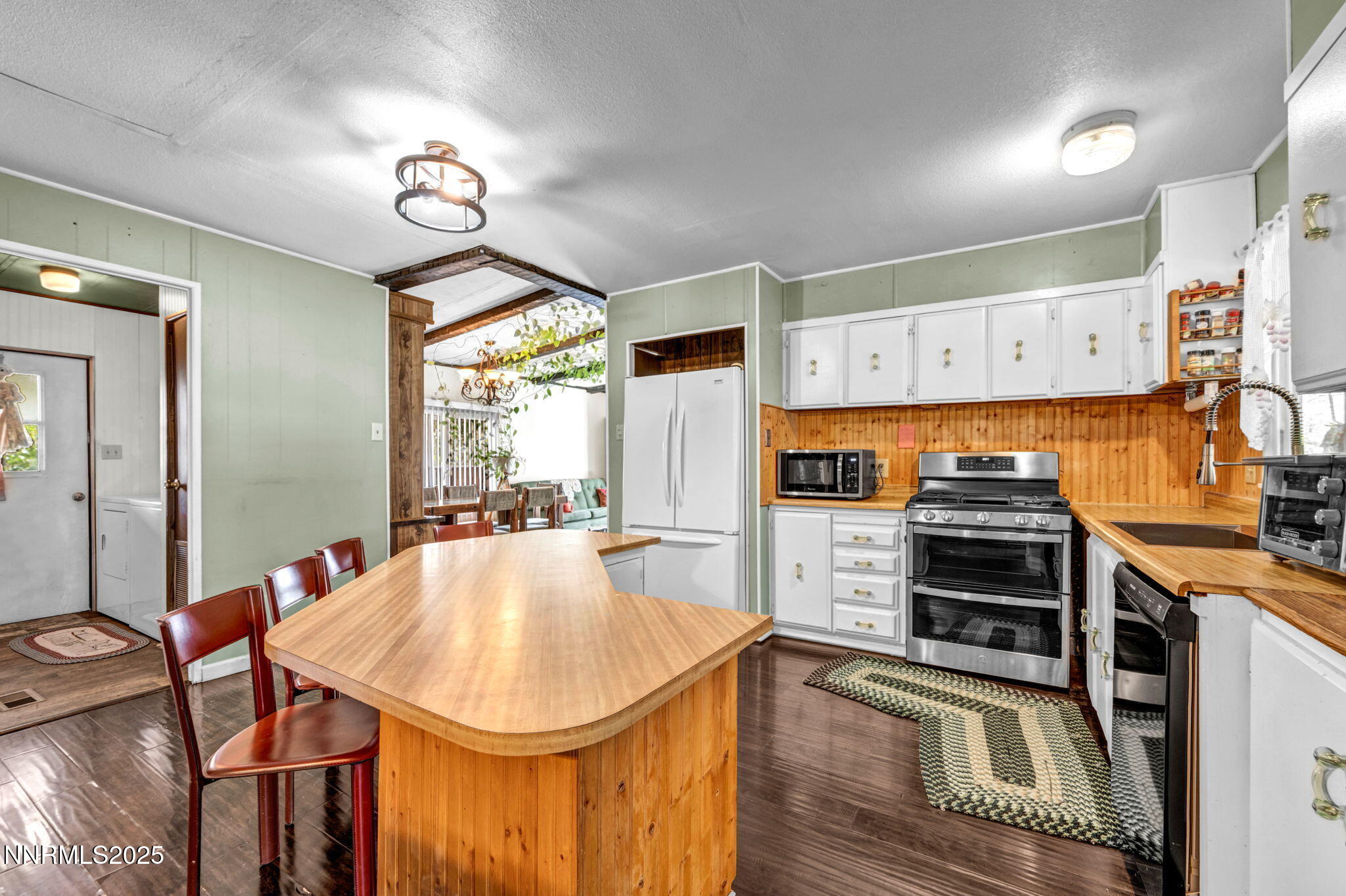 37-web-or-mls-4000-bobolink-cir