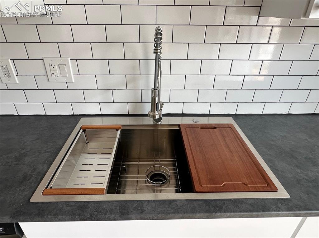 3122 E La Salle Street