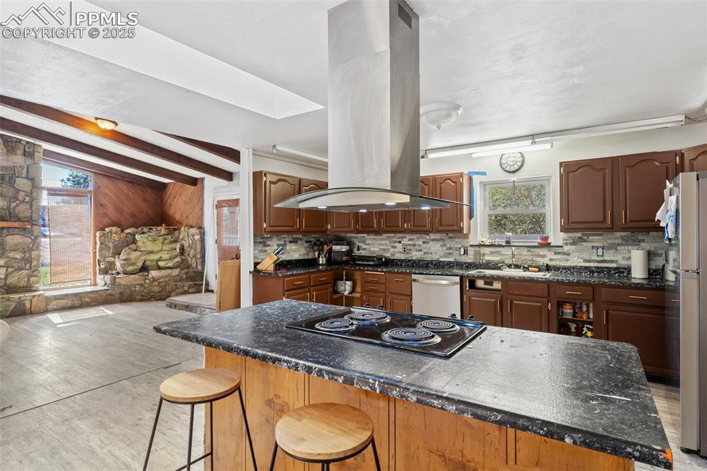 10719 Highway 115