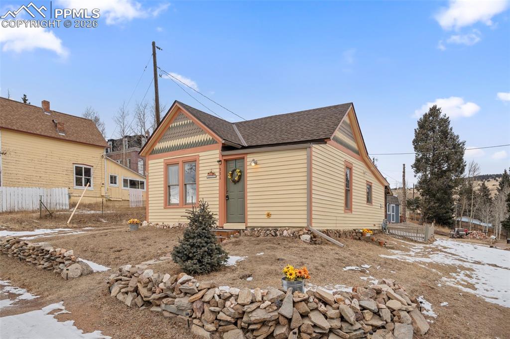 331 E Golden Avenue