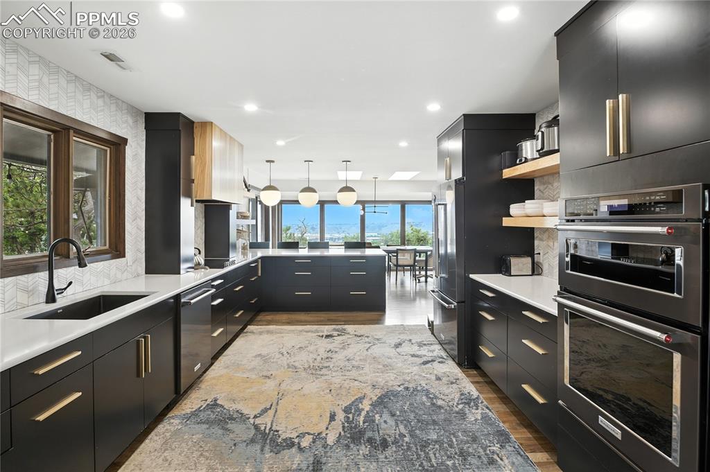 1420 Point Of The Pines Drive