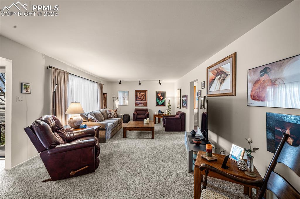 1512 Alexander Circle