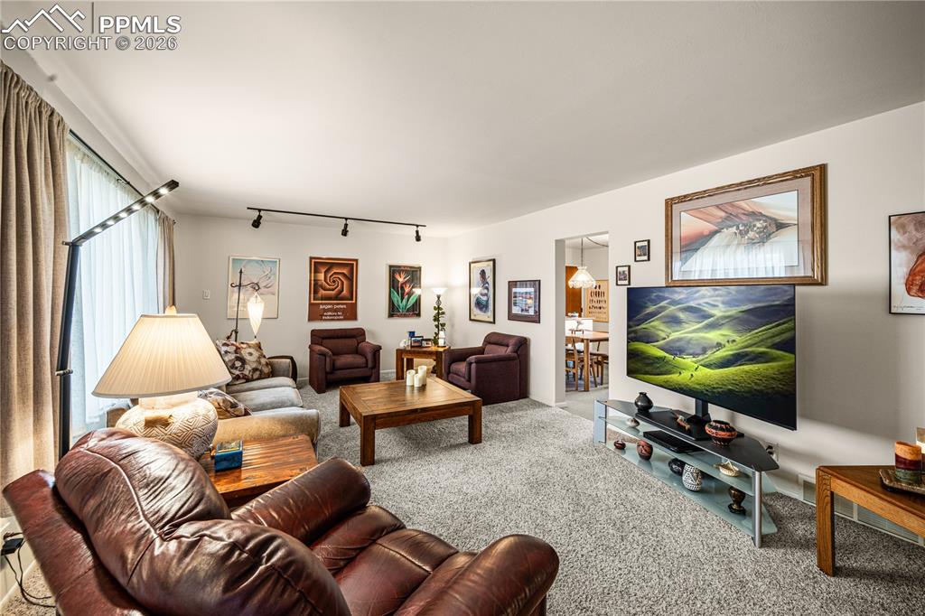 1512 Alexander Circle