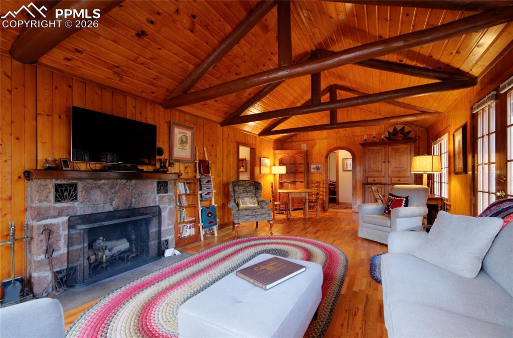 9455 Mohawk Trail