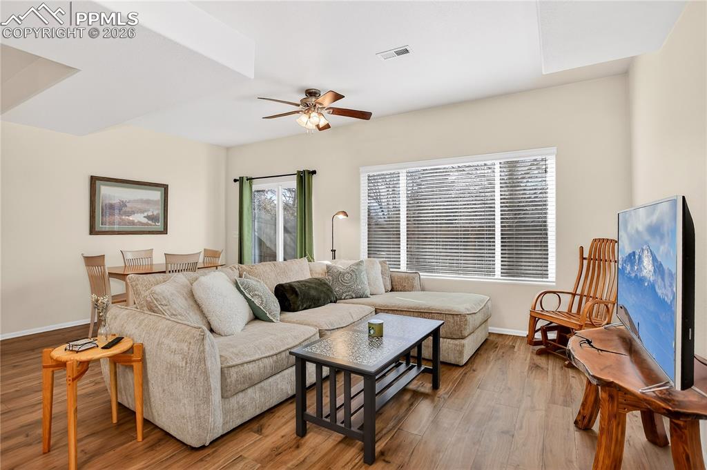 806 Red Thistle View