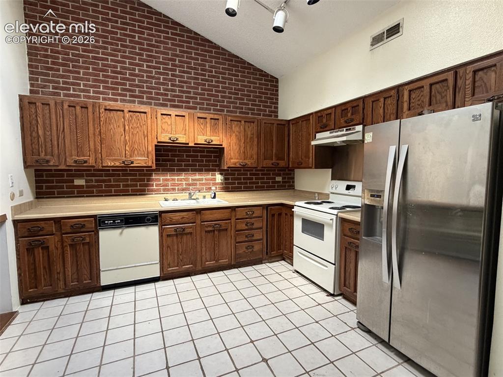 438 Lakewood Circle