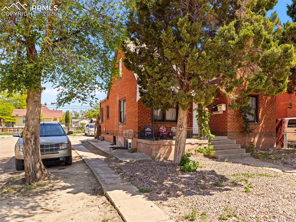 1109 E 8th Street