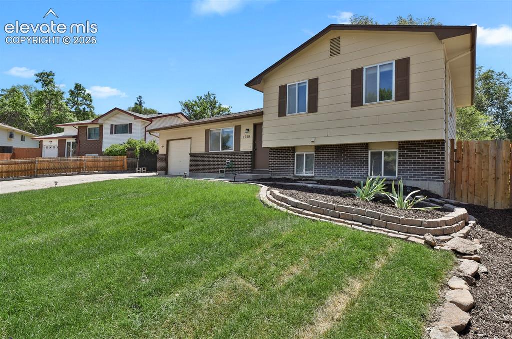 1019 De La Vista Lane