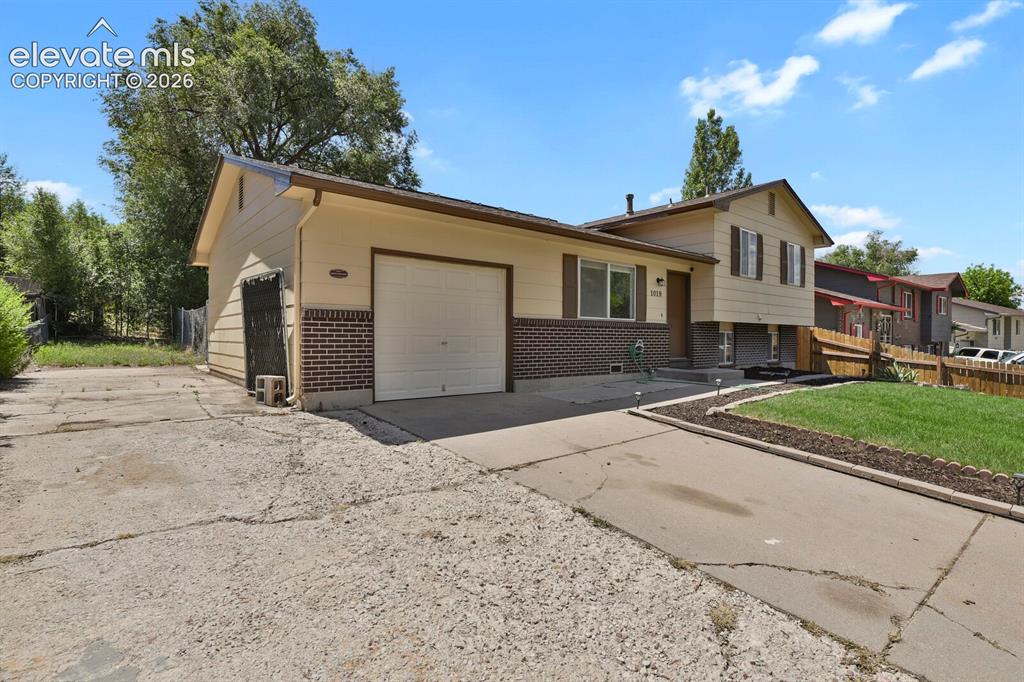 1019 De La Vista Lane