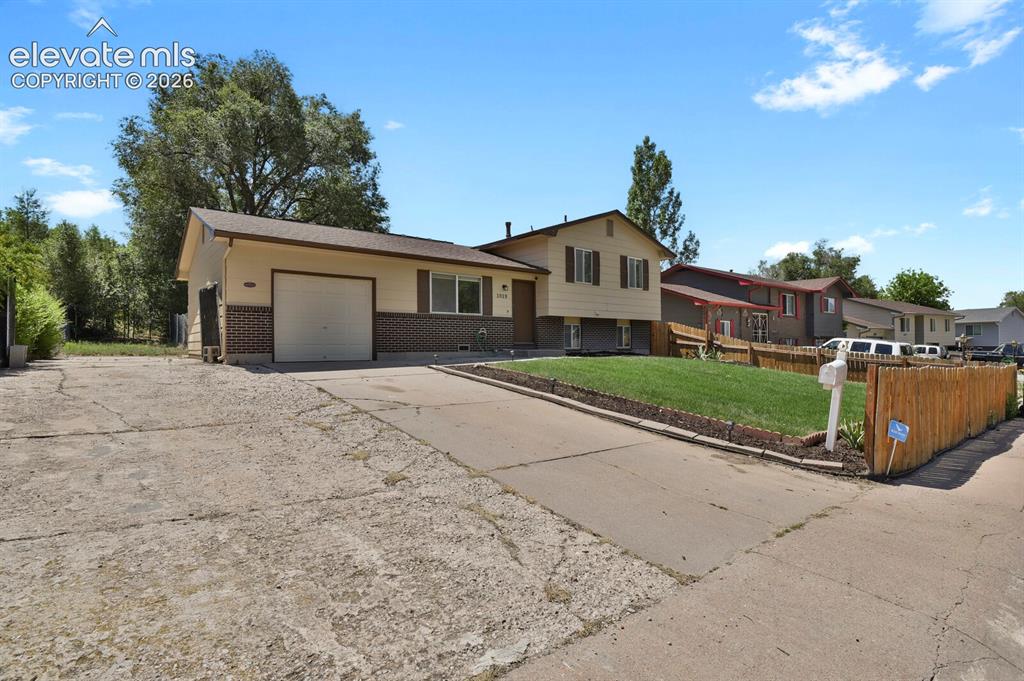 1019 De La Vista Lane