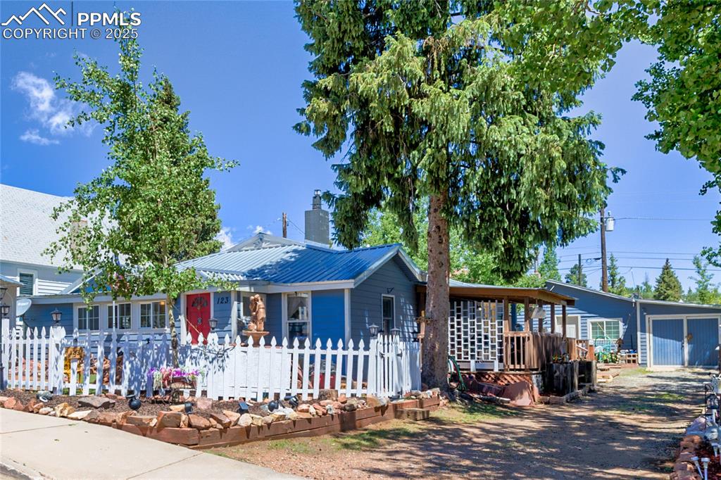 123 W Masonic Avenue