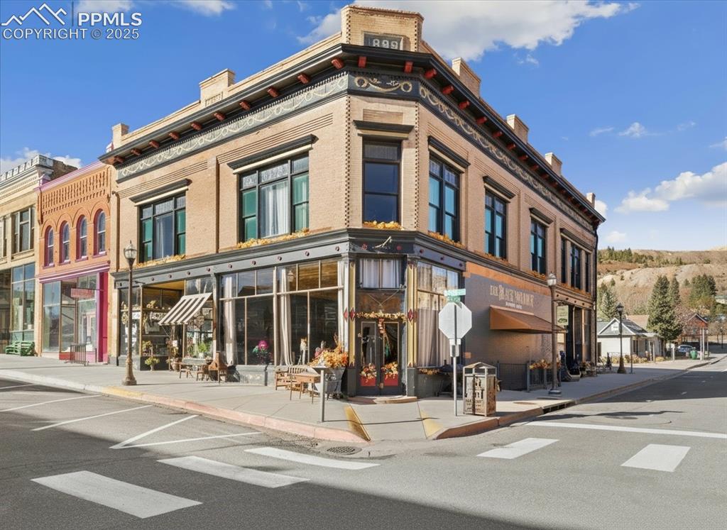 301 Victor Avenue
