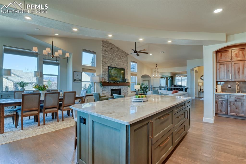 2313 Rainbows End Point