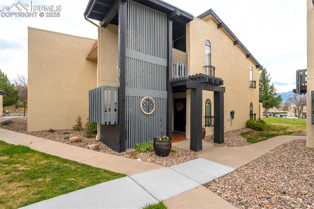 1098 Fontmore Road B