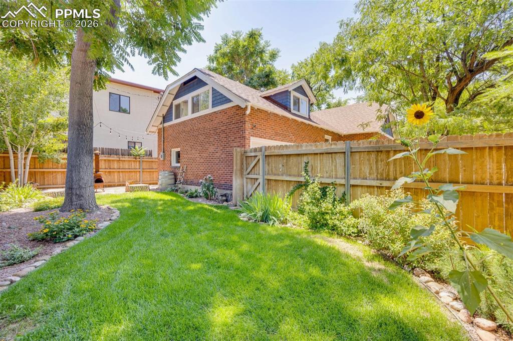 325 W Pitkin Avenue