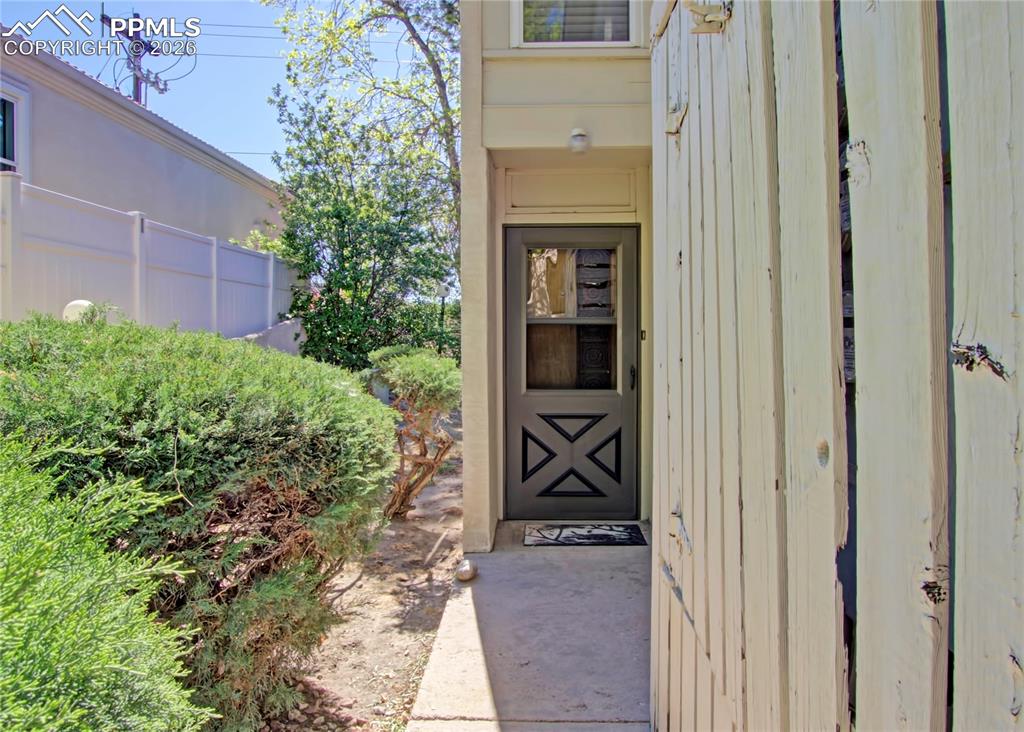 3330 Templeton Gap Road 8