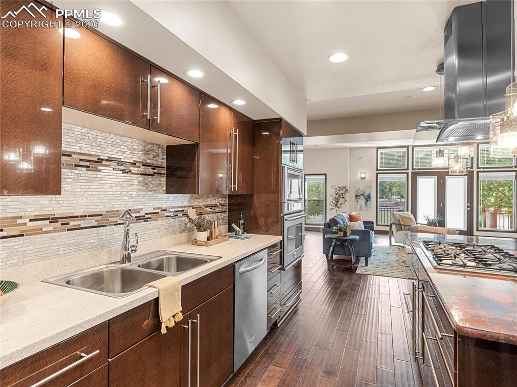 235 W Riverwalk