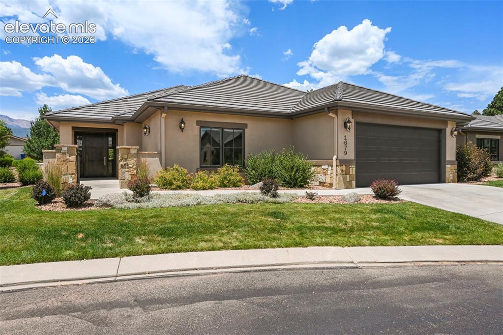 1679 Rockview Trail