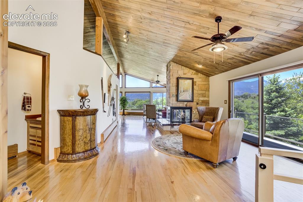 1224 W High Point Lane
