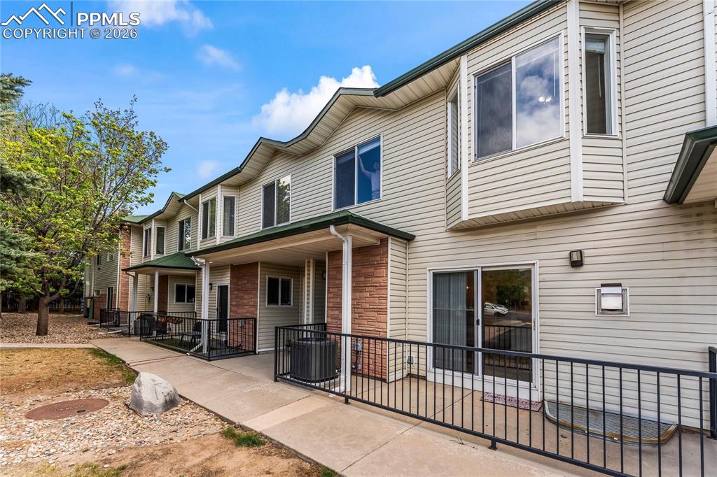 2095 Legacy Ridge View