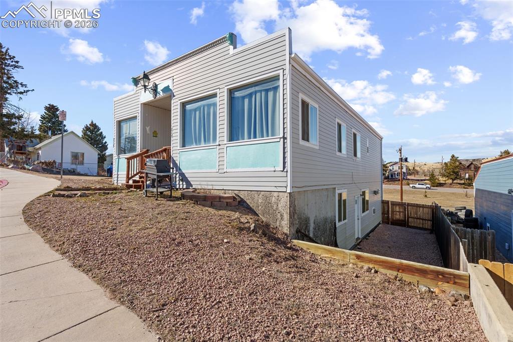 217 W Masonic Avenue