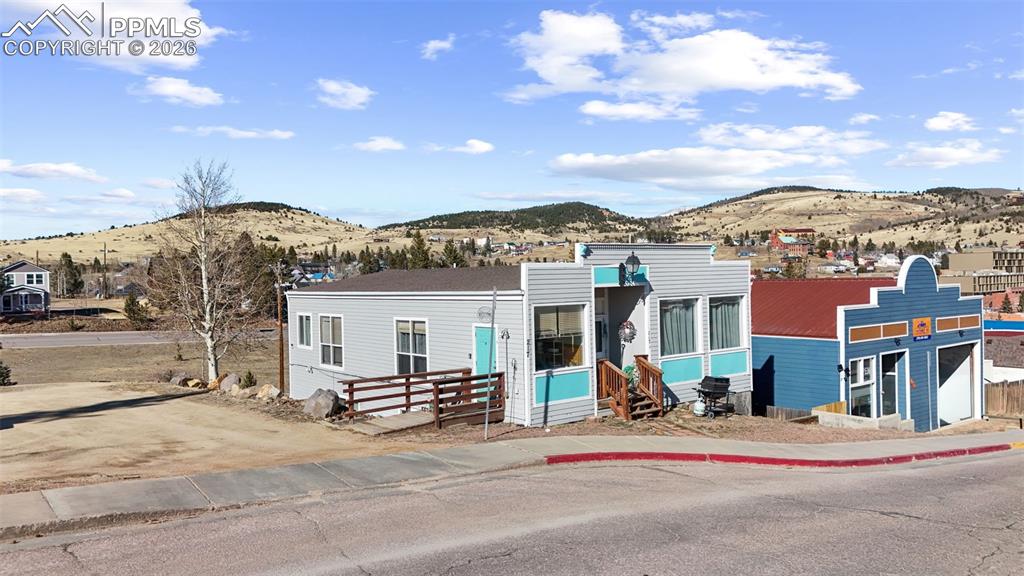217 W Masonic Avenue