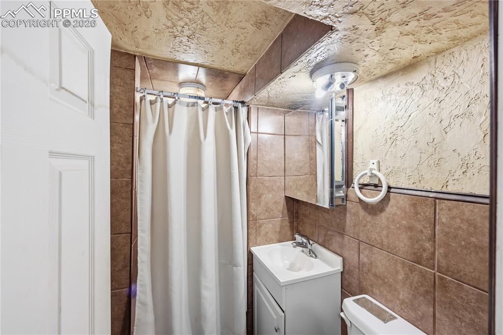 2502 Columbine Avenue