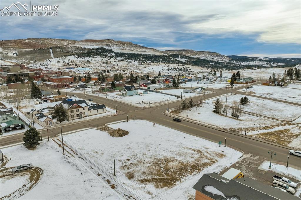 W CARR Avenue
