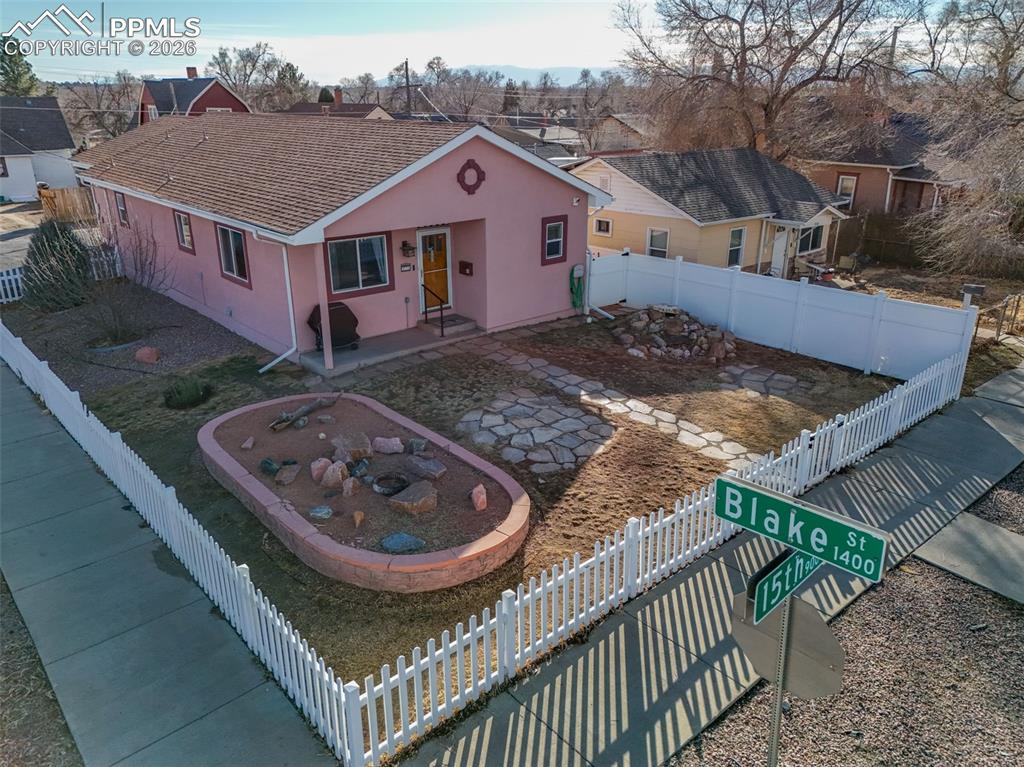 902 W 15th Street