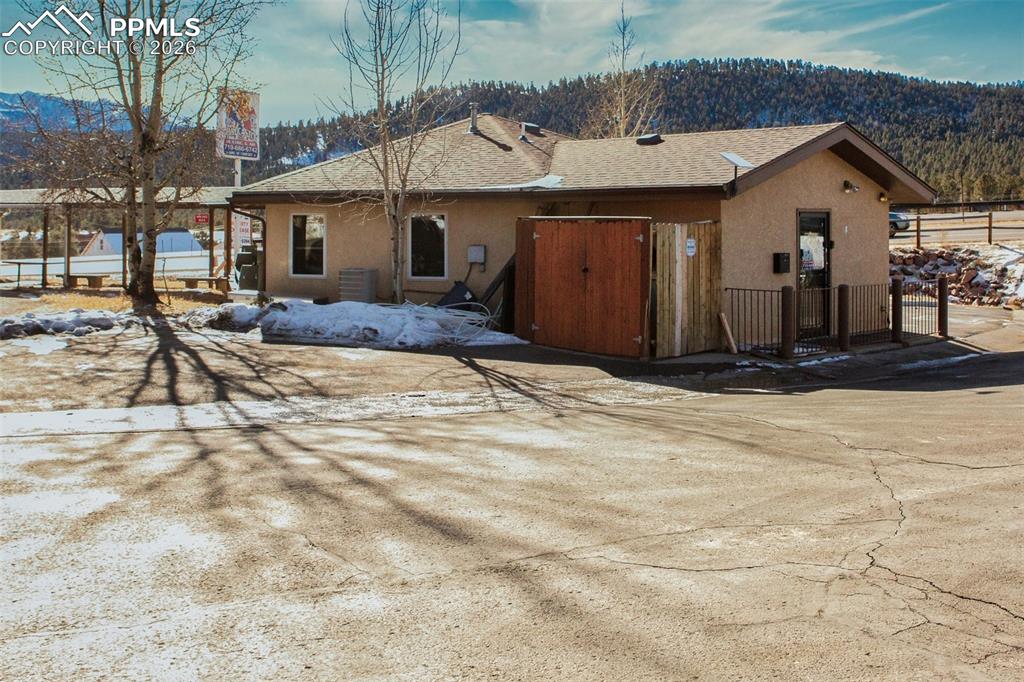 1212 1/2 E Highway 24