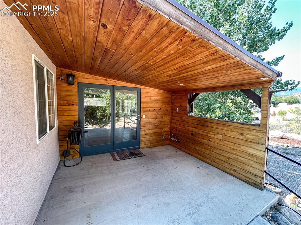560 Oak Creek Avenue