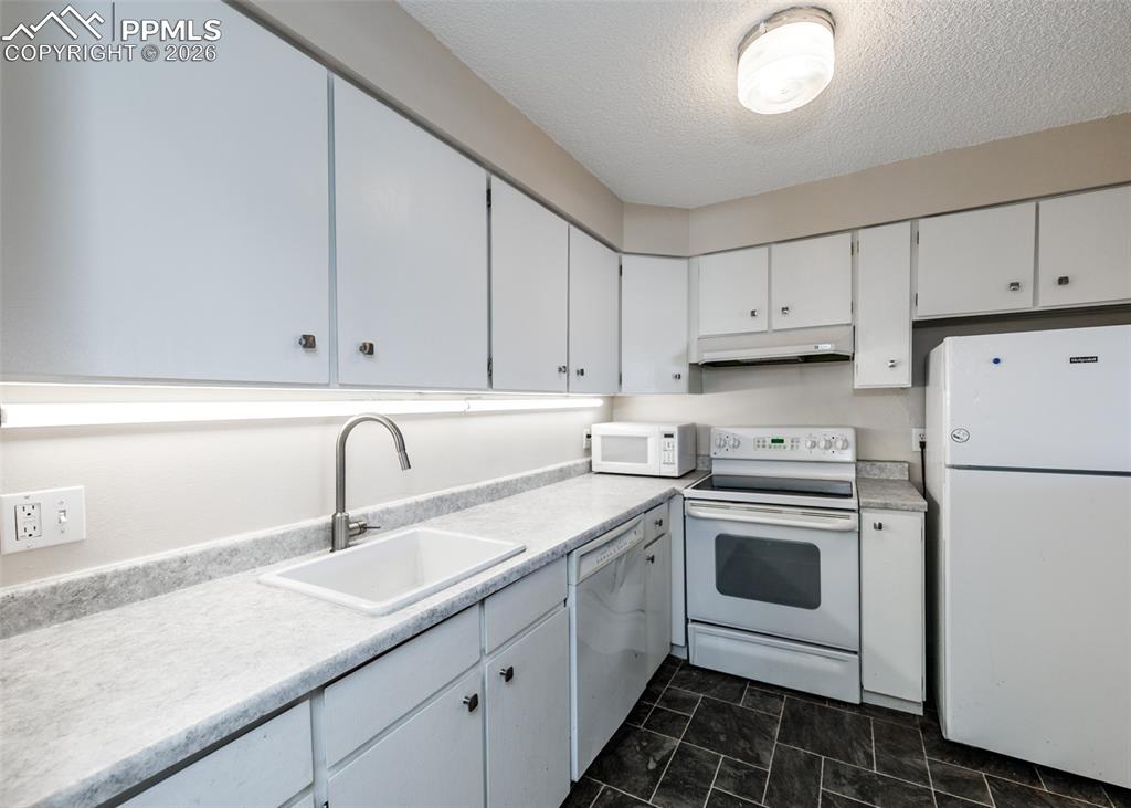411 Lakewood Circle A506