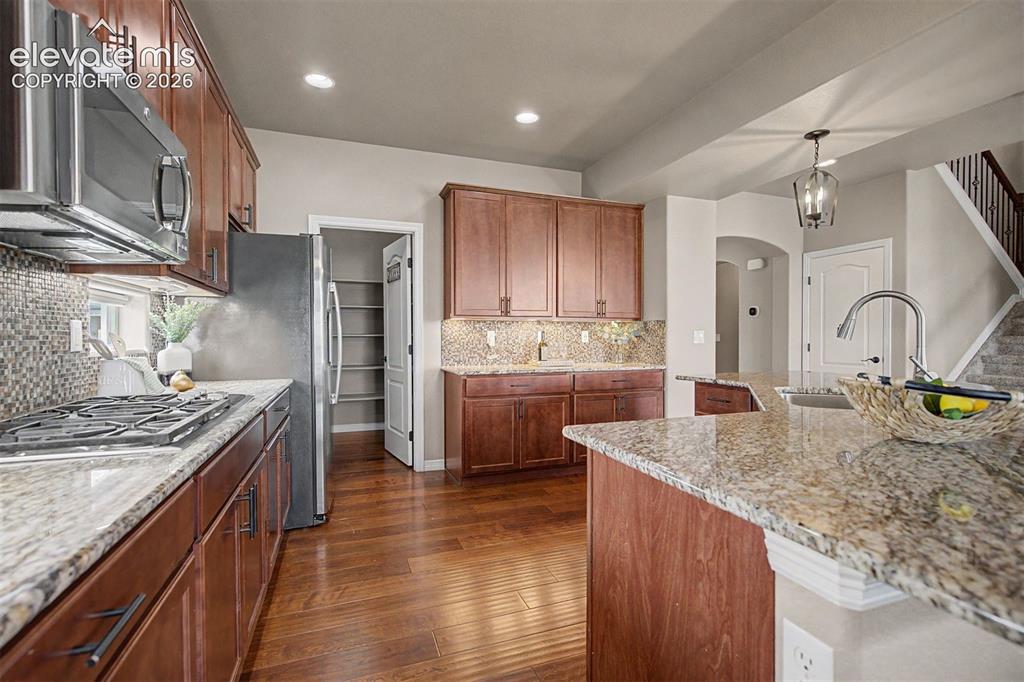 7926 Dutch Loop