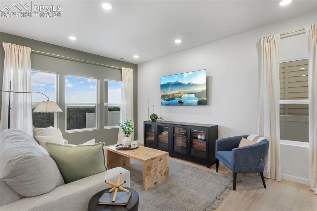 8554 Blue Feather Loop